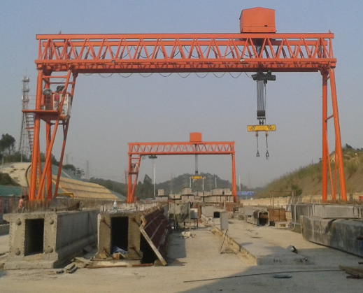 龍門吊更換配件時需要考慮哪些因素？龍門吊更換潤滑脂時怎么樣才能保證我們的安全與龍門吊的正常使用？