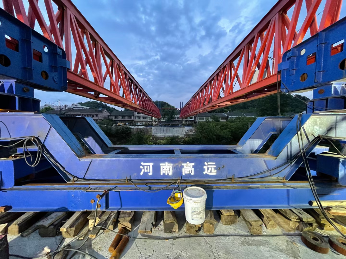 架橋機過孔時怎么才能保證安全性？