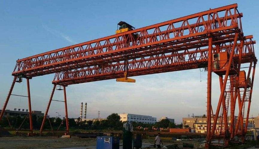 二手MG100/10T龍門(mén)吊龍門(mén)吊軌道跑偏的原因及預(yù)防