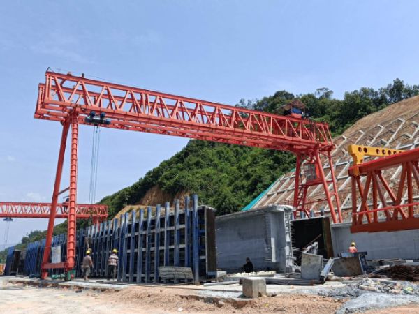 龍門吊門式起重機(jī)運(yùn)行過(guò)程中的安全操作規(guī)范有哪些？