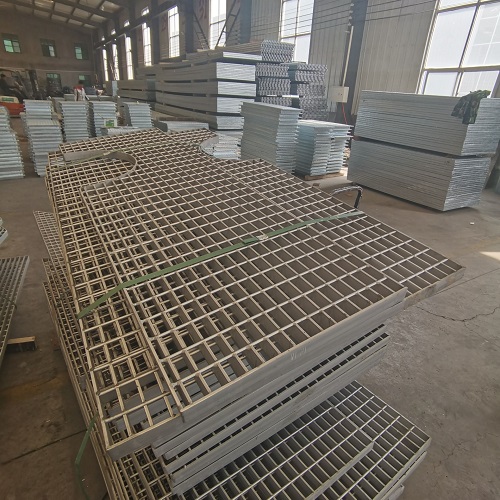 橋梁檢修通道鋼格板：如何兼顧輕量化與高強度？