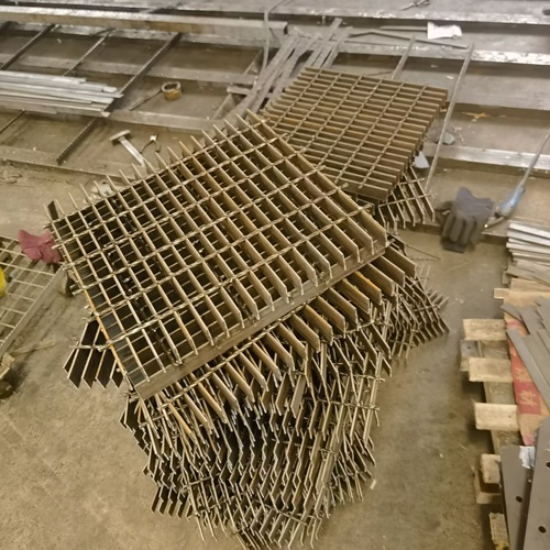 表面處理暗藏玄機(jī)！不同工藝對(duì)鋼格柵壽命的影響