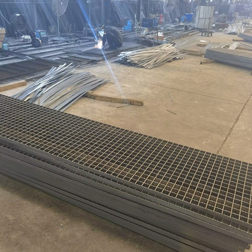 鋼格板排水不暢怎么改進(jìn)？試試這樣做