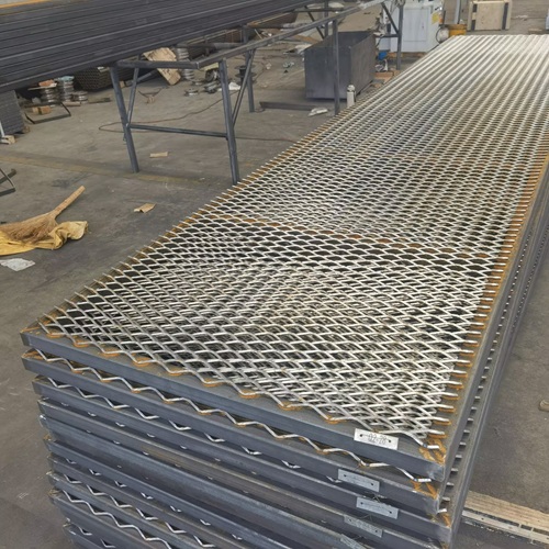 鋼格柵板在數據中心地板上的應用太驚艷了