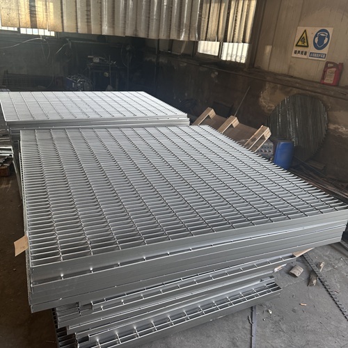 鋼格柵板生銹怎么辦？教你幾招輕松應(yīng)對