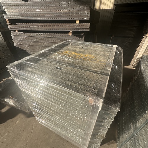 鋼格柵板現(xiàn)代農(nóng)業(yè)設(shè)施的隱形生產(chǎn)力引擎