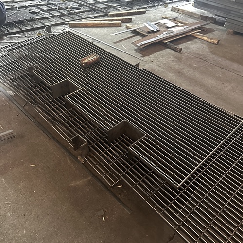 鋼格板在橋梁人行道中的應(yīng)用優(yōu)勢(shì)