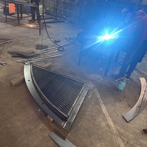 鋼格板材質(zhì)選錯(cuò)易開(kāi)裂！2025選型避雷指南